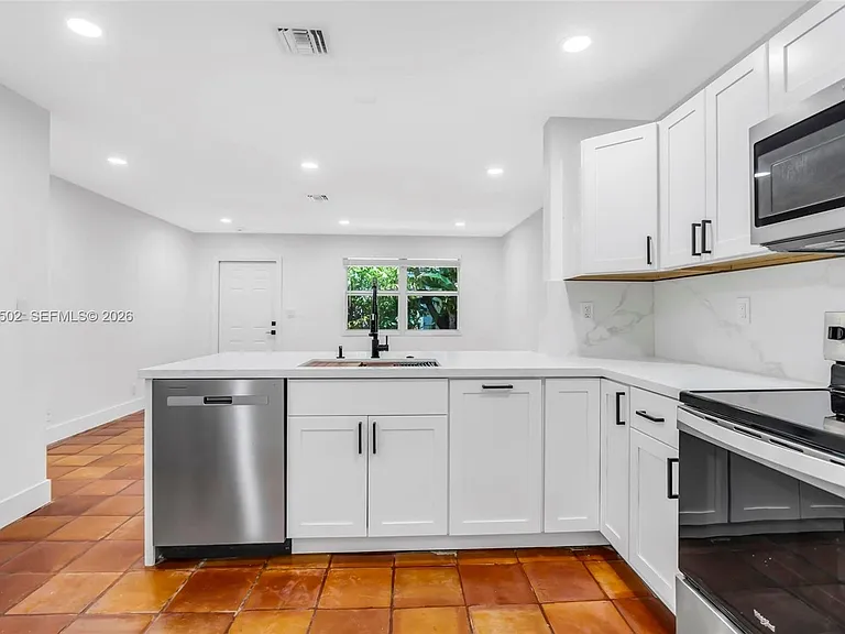 850 SW 12th Ct #850 — Photo 12