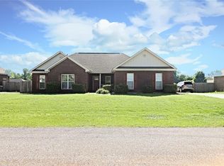 107 Pine Level Ct, Deatsville, AL 36022