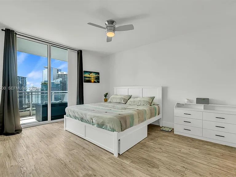 90 SW 3rd St #4303 — Photo 15