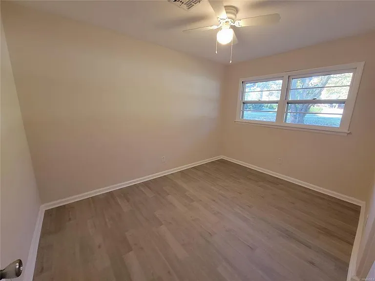 950 Karen Rd — Photo 12