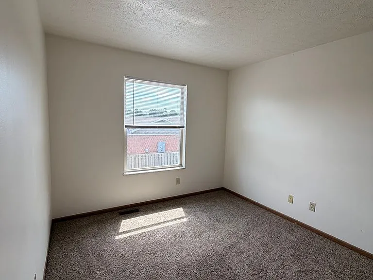 Jefferson Crossing Townhomes — Photo 34