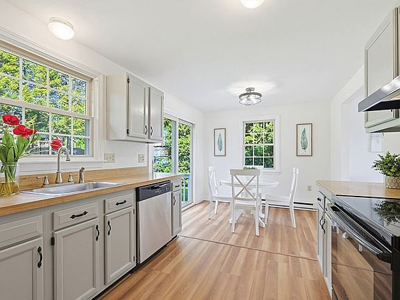 5th image of 276 Central St Unit 276