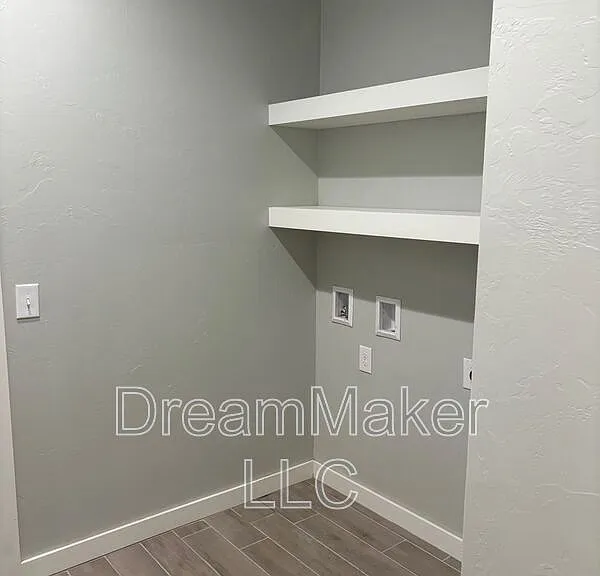 5225 E Maple Rd — Photo 6
