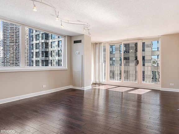 2nd image of 200 N Dearborn St Unit 3106