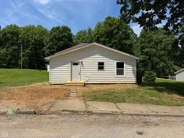804 N Main St, Veedersburg, IN 47987