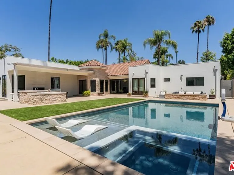 17520 Embassy Dr — Photo 1