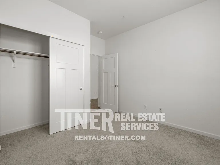 8082 Avanti Dr — Photo 24
