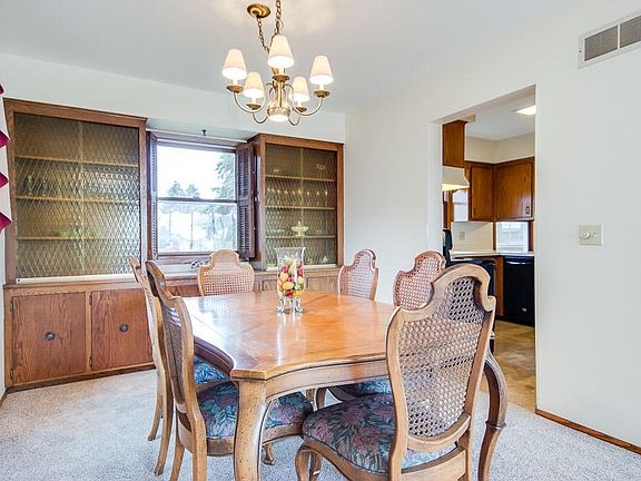 4th image of 1225 Chapel Hill Pl