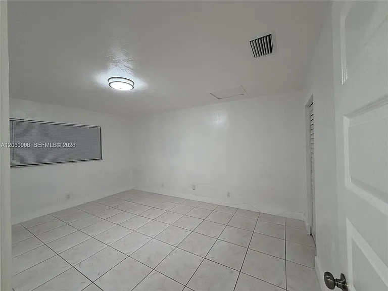 732 SW 6th St #732 — Photo 6