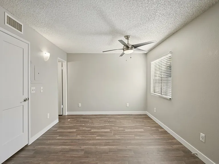 Stillwater Apartments — Photo 25