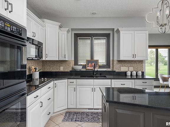 4th image of 2820 E 64th Ct
