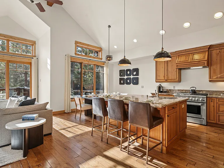 10247 Valmont Trl — Photo 3