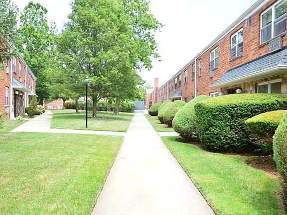 5th image of 36 Bay Ter APT 2C
