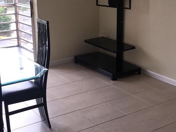 4th image of 4304 NW 9th Ave APT 32G