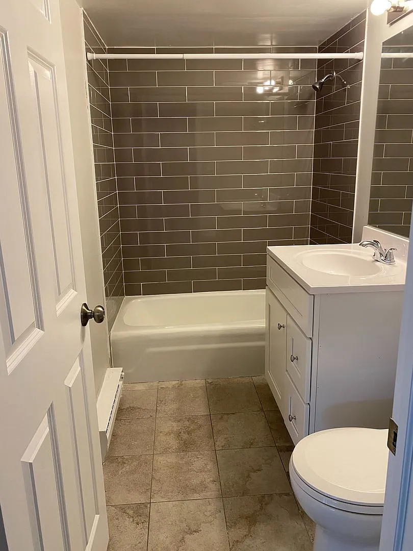 315-329 Kimbell Apartments — Photo 4