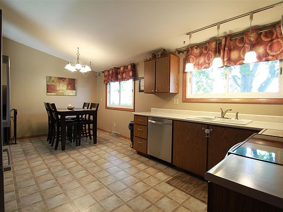 4th image of 1822 Shelden Ave