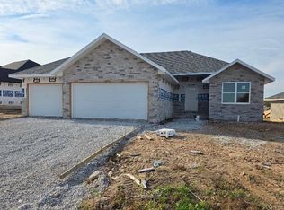 643 W Brook Hollow Rd, Nixa, MO 65714