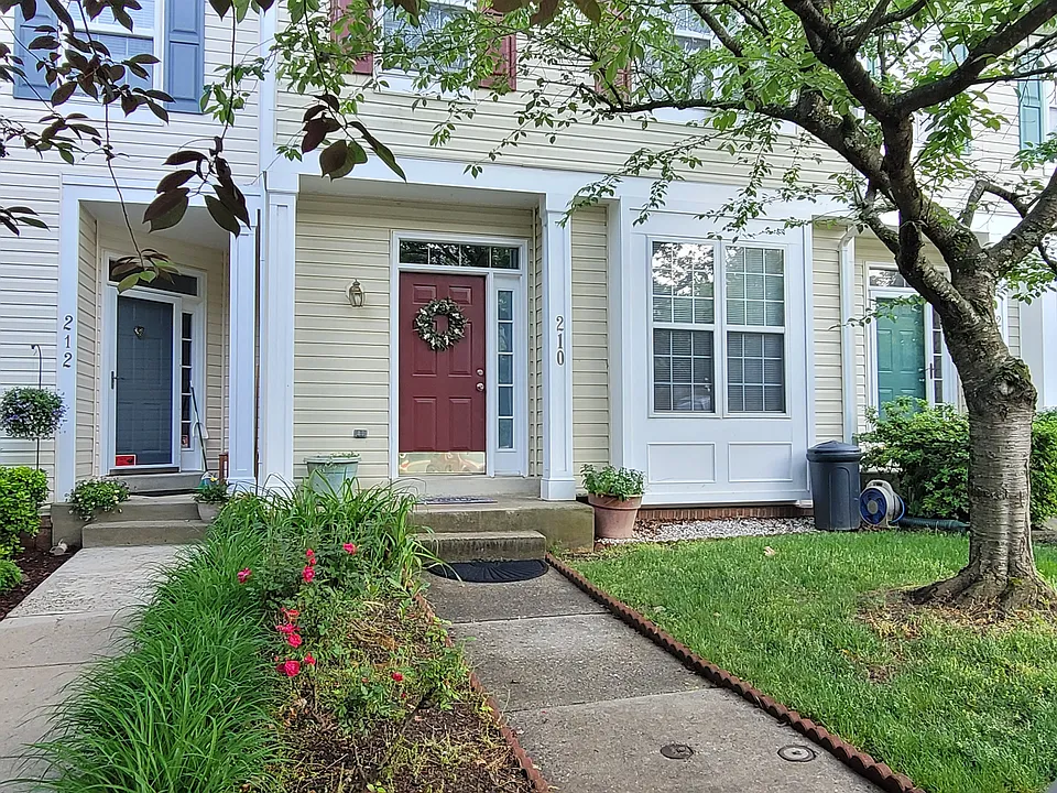 210 Twelve Oaks Dr
