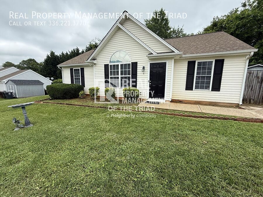 1st image of 8 Franklinwood Dr