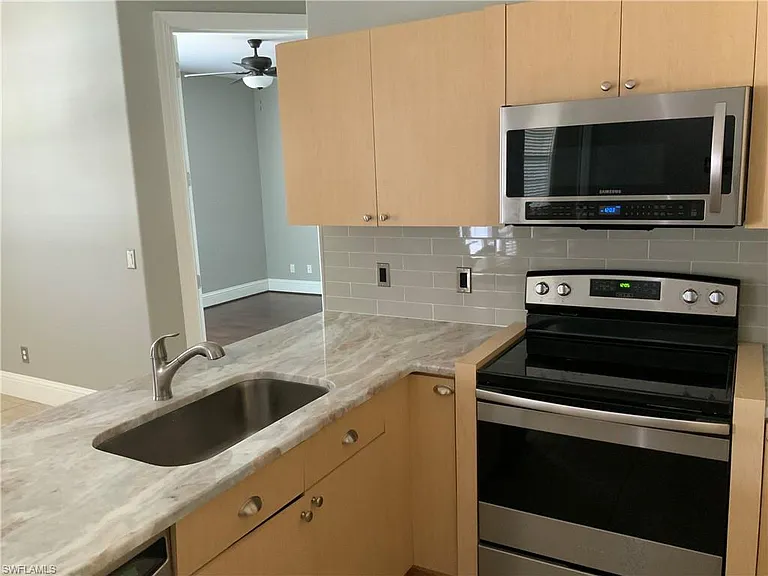 2715 SW 2nd Pl — Photo 16