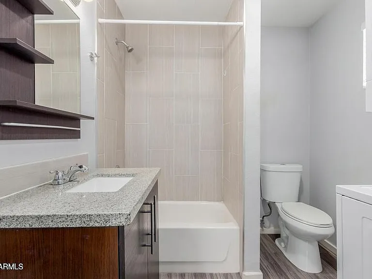 1222 W 4th St #2 — Photo 17