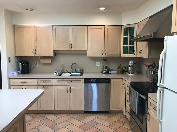 4th image of 24 Manhasset Ave APT E