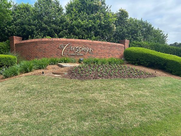 910 Burnt Hickory Cir NW