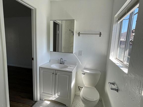 5th image of 517 44th St APT B
