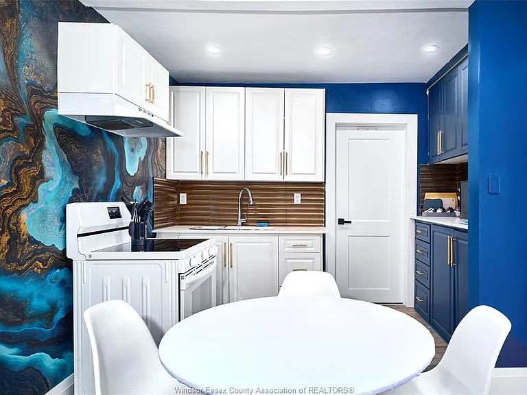 792 Pierre Ave #UPPER — Photo 2