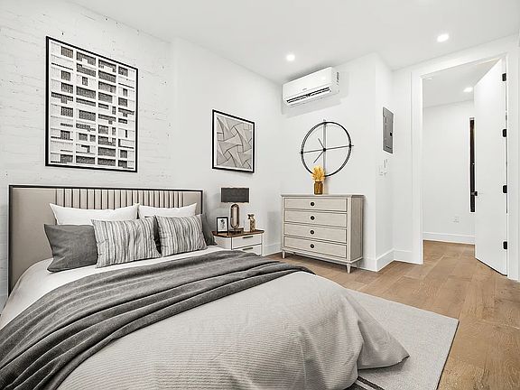 4th image of 6 Avenue B #4