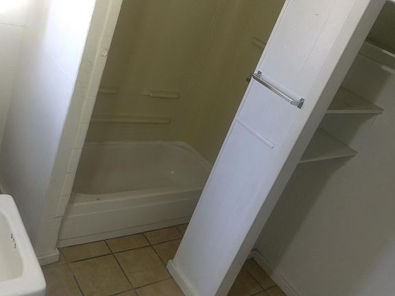 4th image of 429 Cordova Ave NW