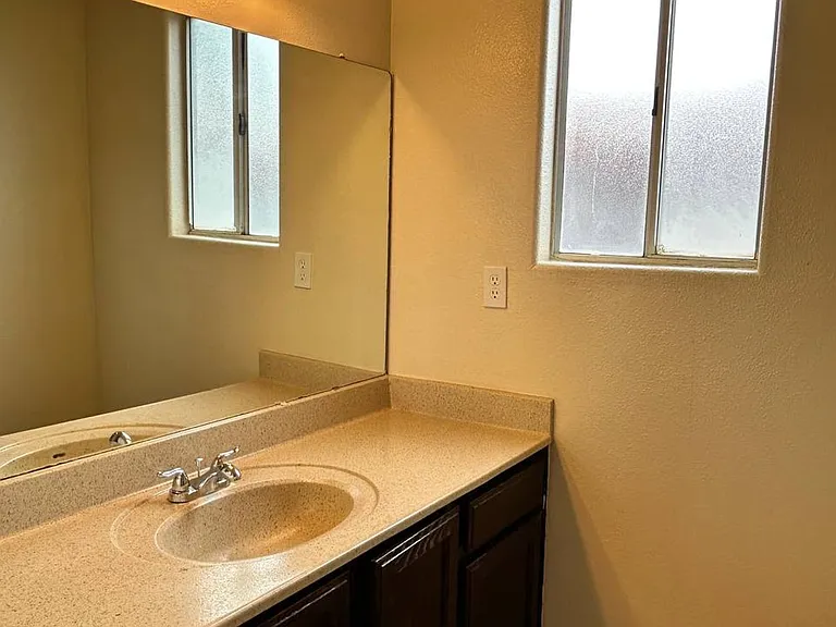 Mirage Apartments — Photo 18