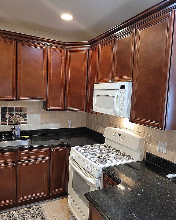 1st image of 117 Pond View Dr #117