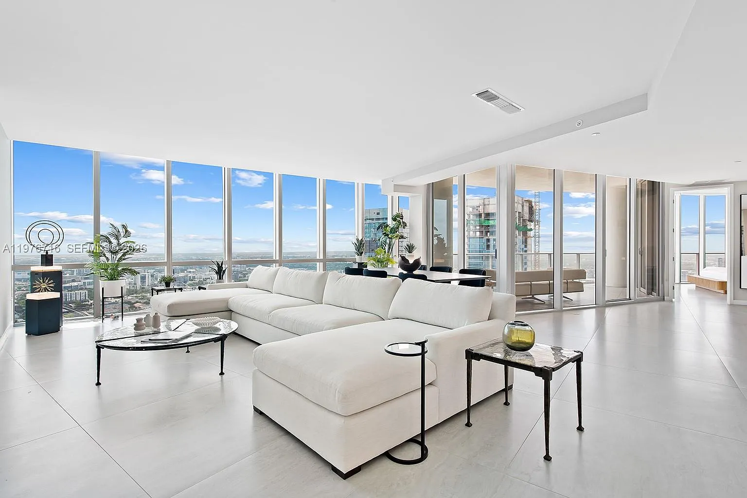 Paramount Miami Worldcent — Photo 1