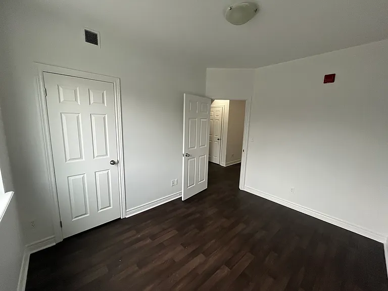 940 Bloor St W #202 — Photo 12