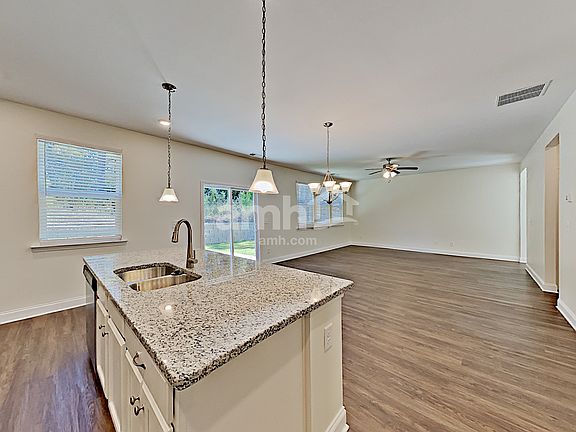 5th image of 256 Lake Vista Dr