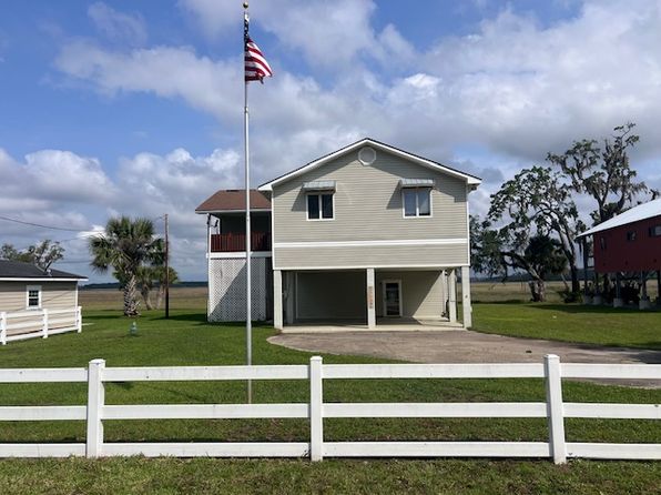 215 Circle Dr