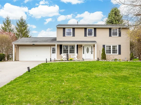 135 Maple Hill Farm Rd, Penfield, NY 14526