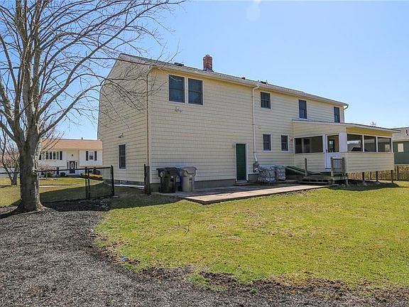 4th image of 8 Huckleberry Ln