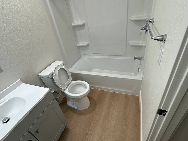 270 W Alamar Ave #8 — Photo 7