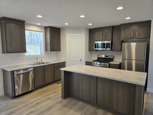 1133 Yeomans St #175, Ionia, MI 48846