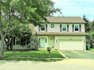 1090 Honeysuckle Dr, Wheeling, IL 60090