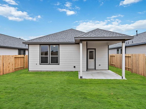 3rd image of 3020 Plateau Dr