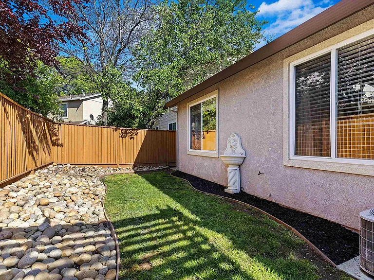 611 Ash Ct — Photo 18