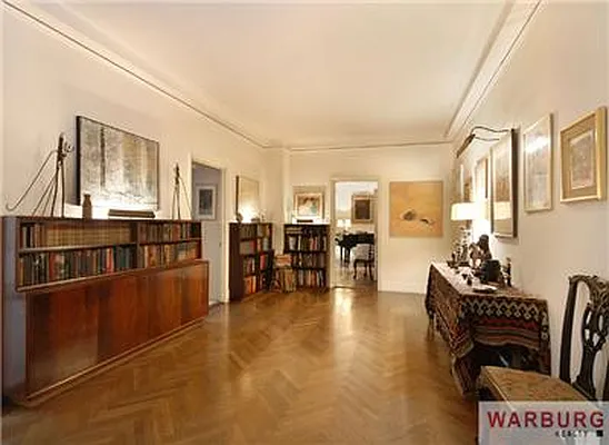 Sold by Warburg | media 5