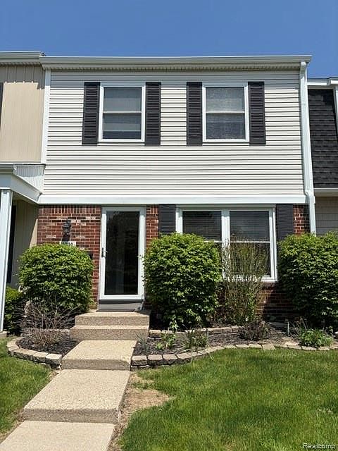 1st image of 1030 Larson Ct