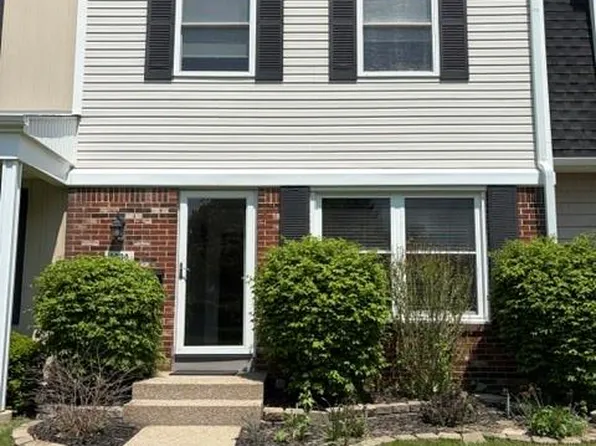 1030 Larson Ct, Rochester Hills, MI 48307