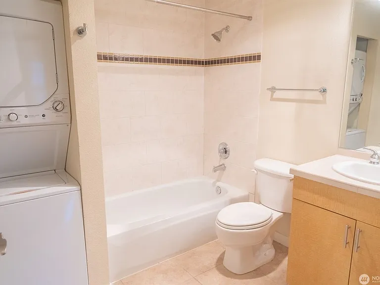 626 4th Ave W #201 — Photo 16