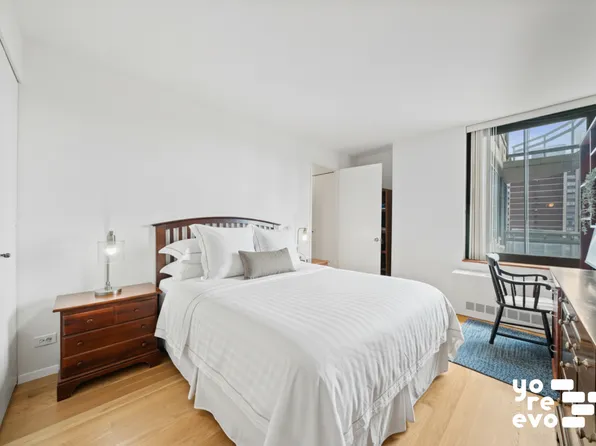 300 East 85th Street image 5 of 15