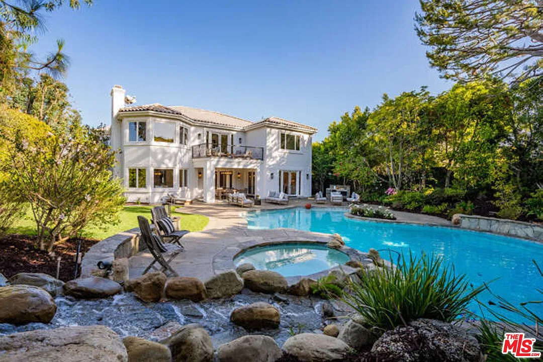 5 bed, 5.5 bath, 6357 sqft, $38,000 — Photo 3